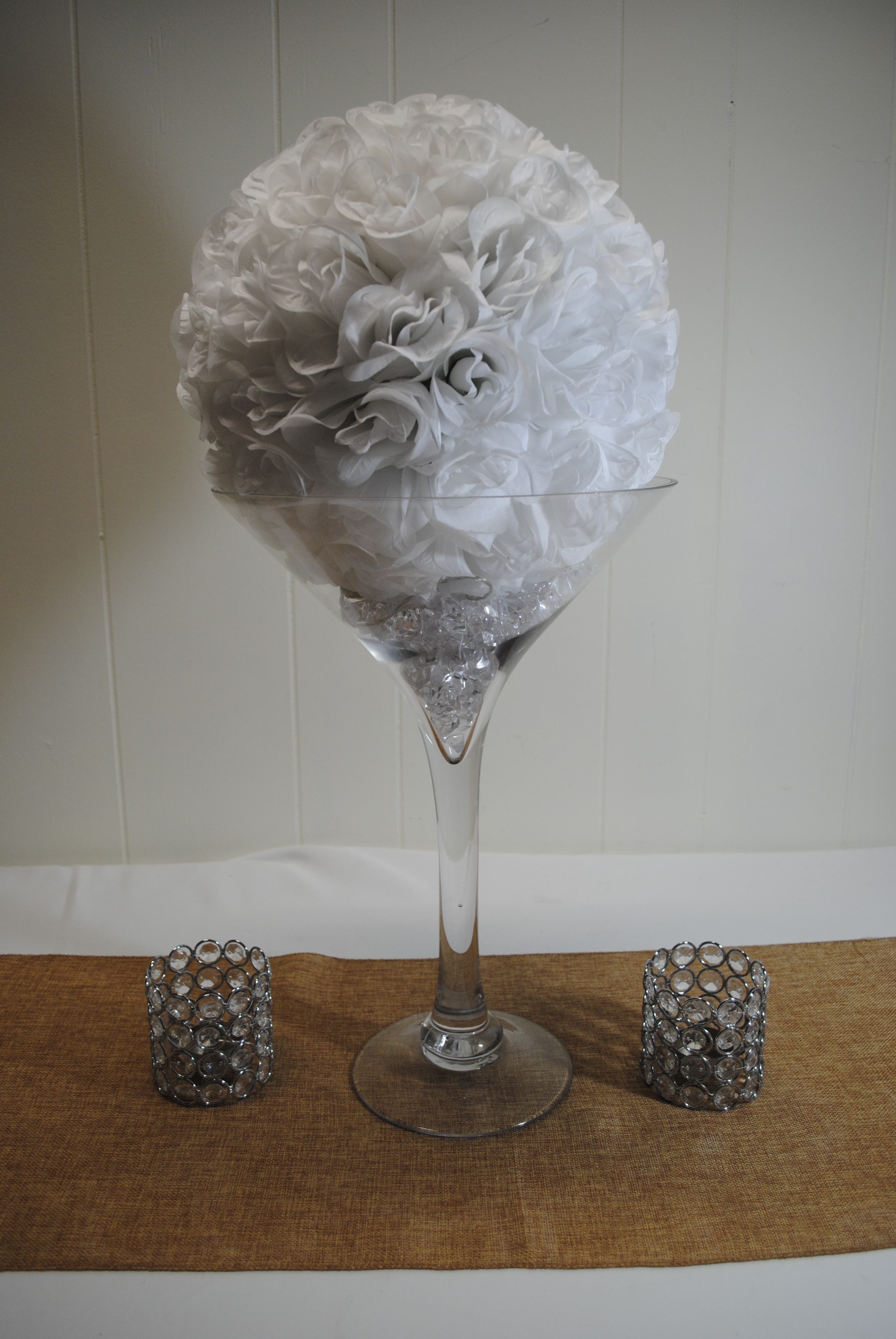 LARGE VASE WITH ARRAGEMENT