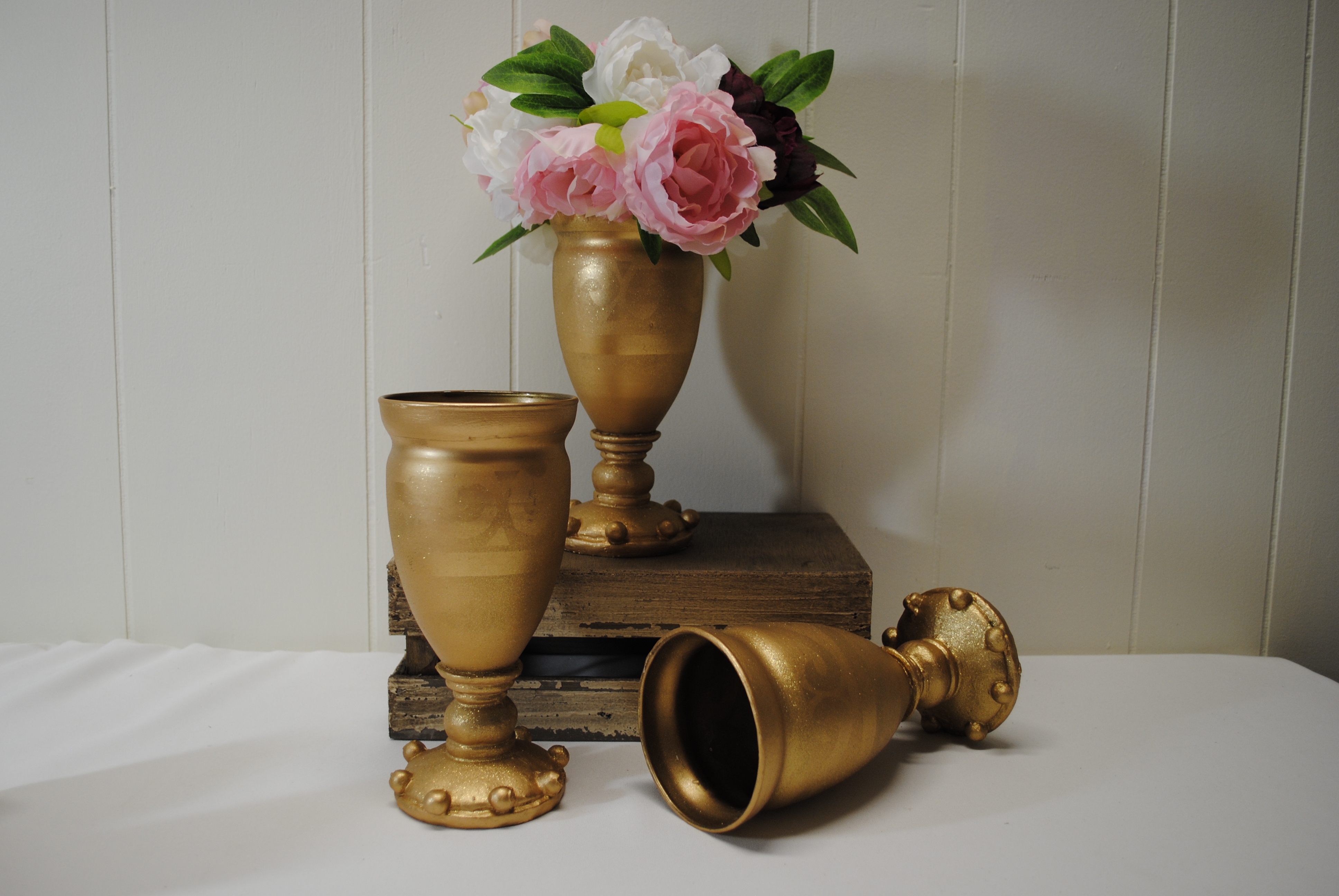 MEDIUM VASE WITH ARRANGEMENT