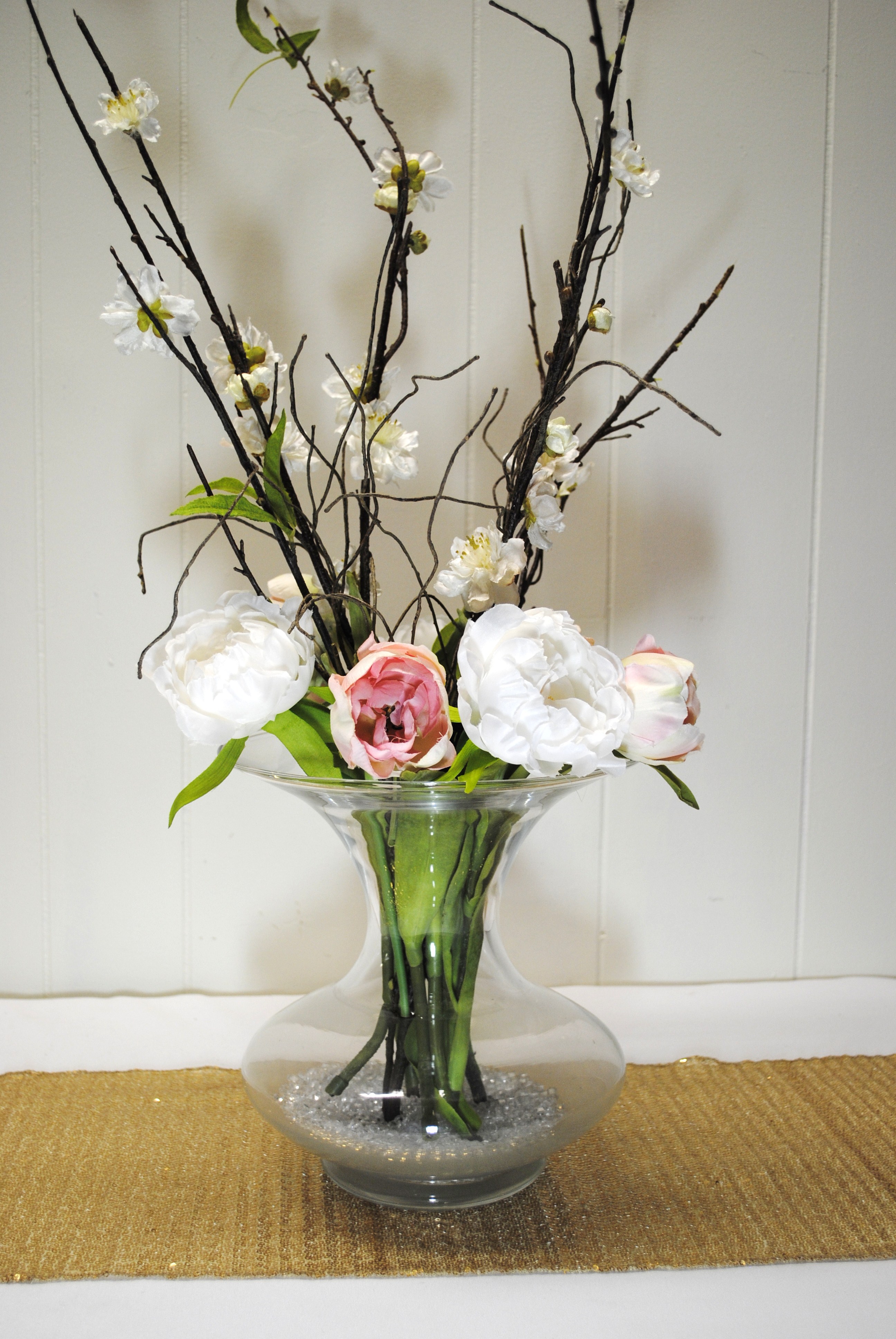 MEDIUM VASE WITH ARRANGEMENT
