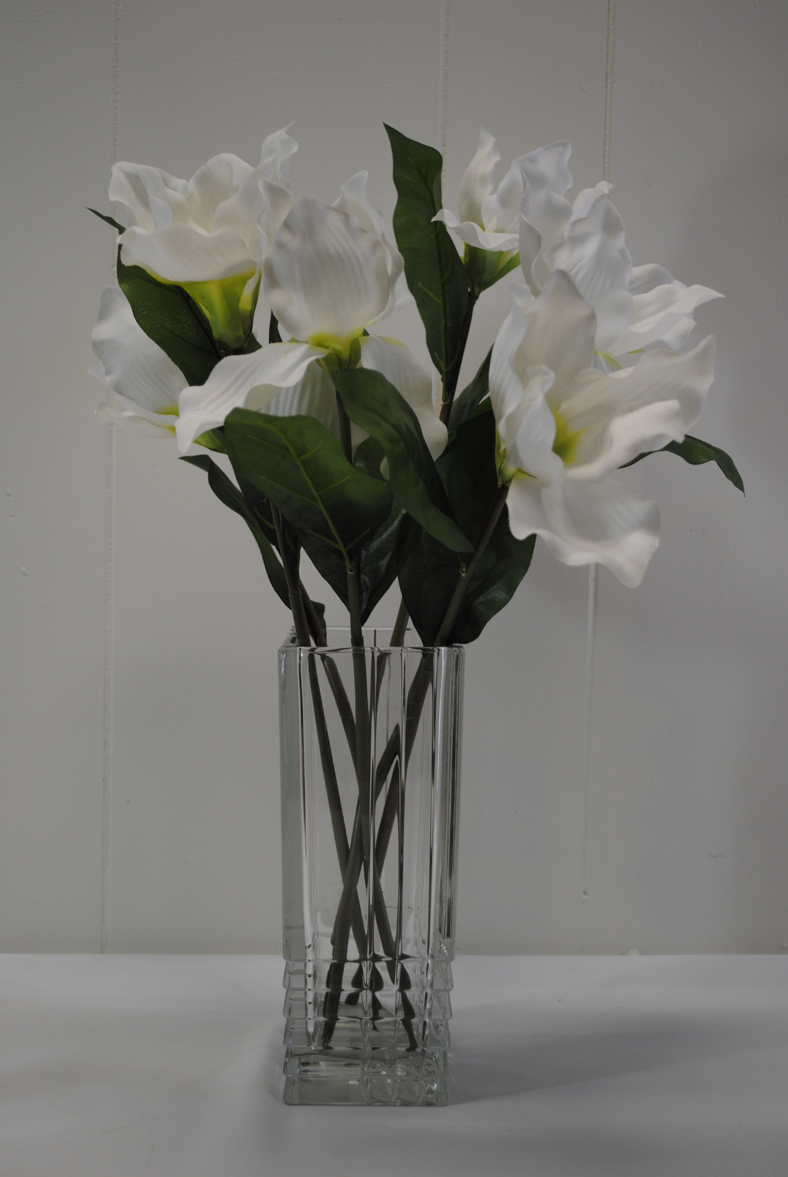 MEDIUM VASE WITH ARRANGEMENT