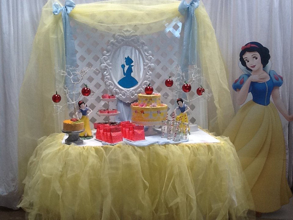 SNOW WHITE THEME PARTY