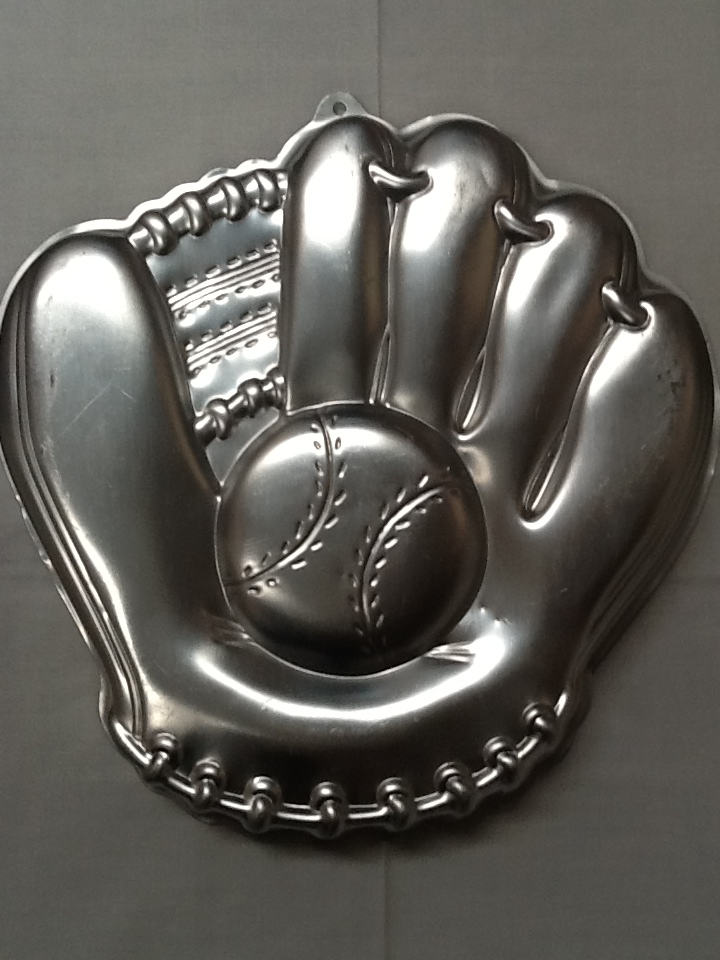 BASEBALL GLOVE