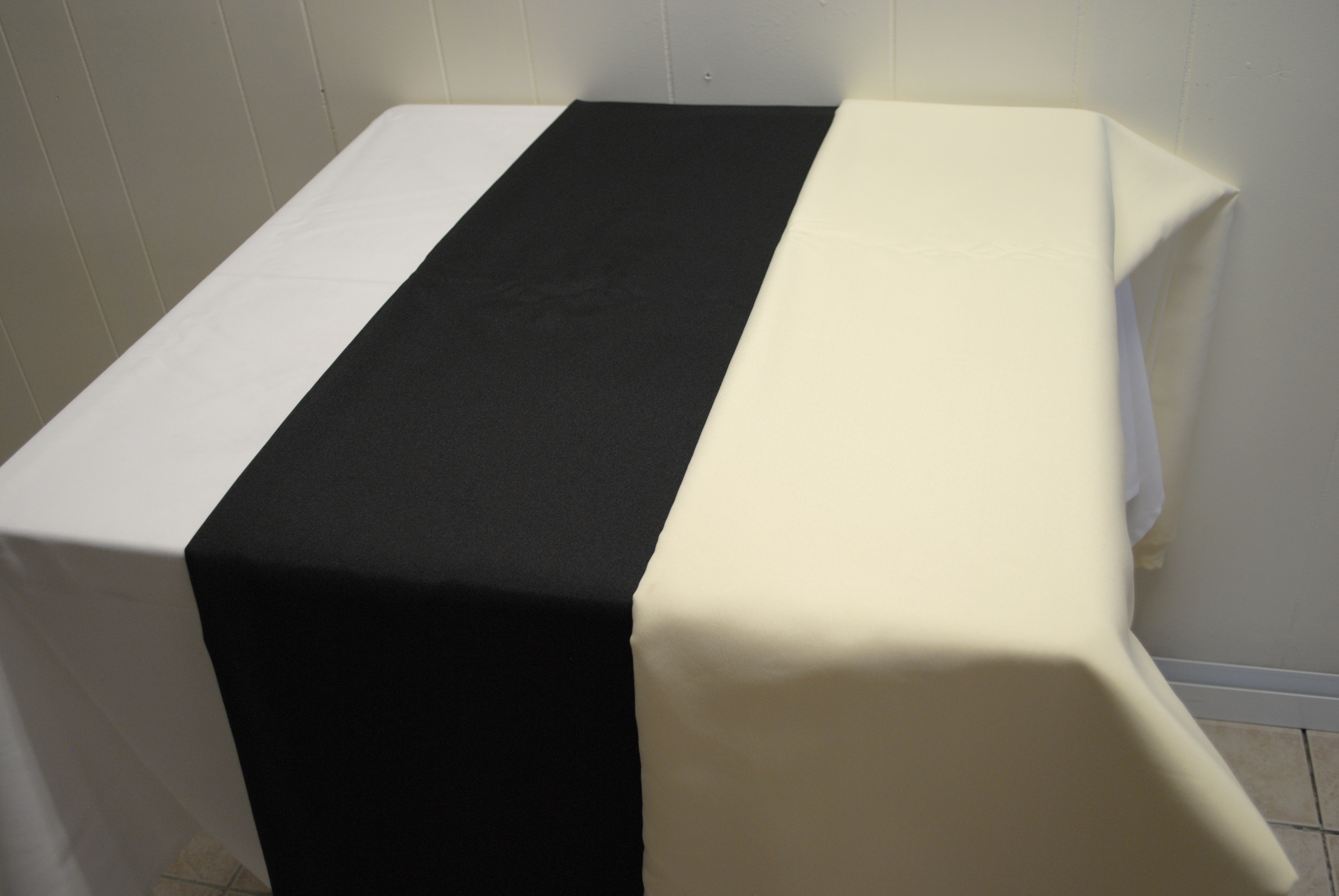 LINEN - TABLECLOTHS THROWOVER