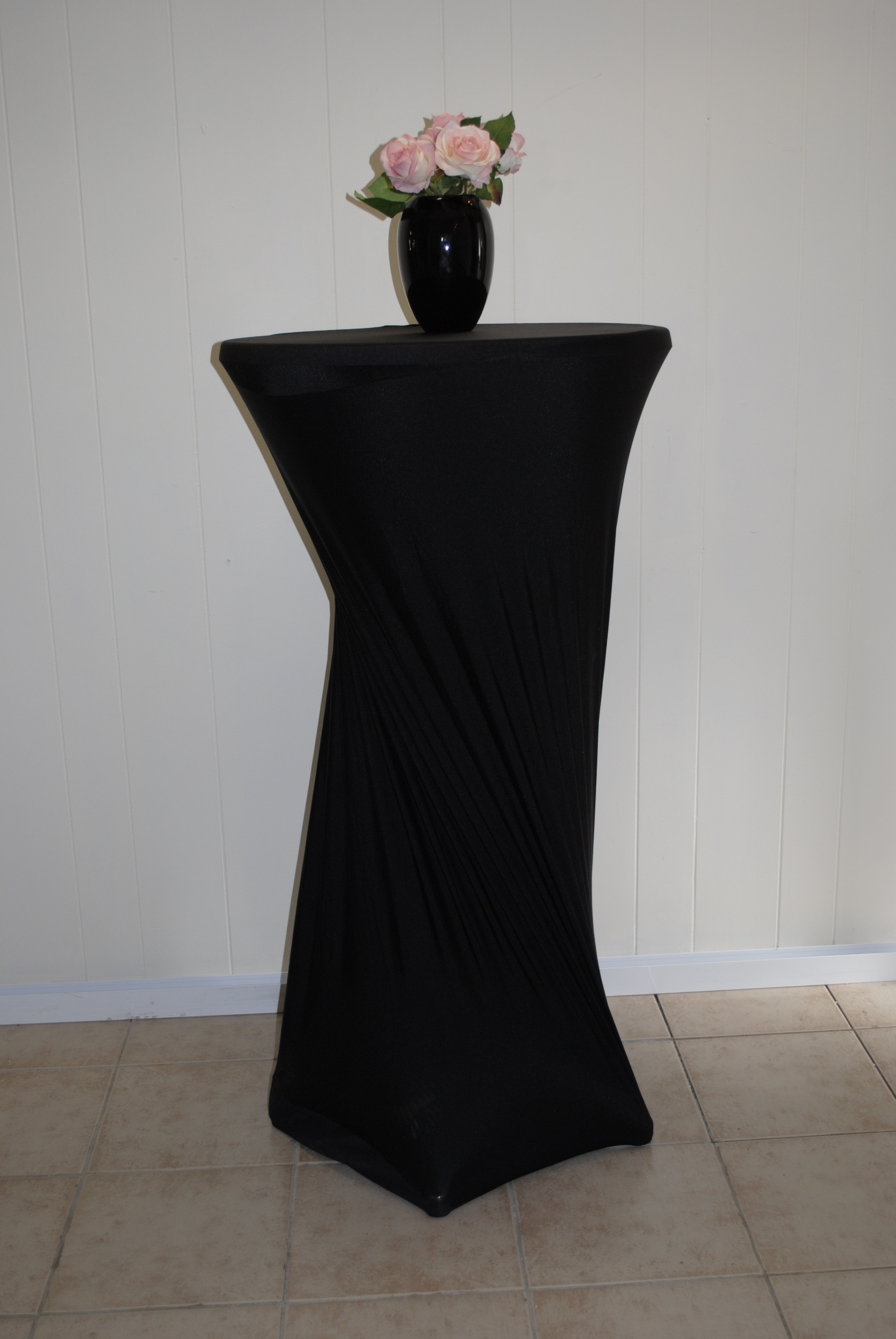 LINEN -TABLECLOTHS BAR TABLE