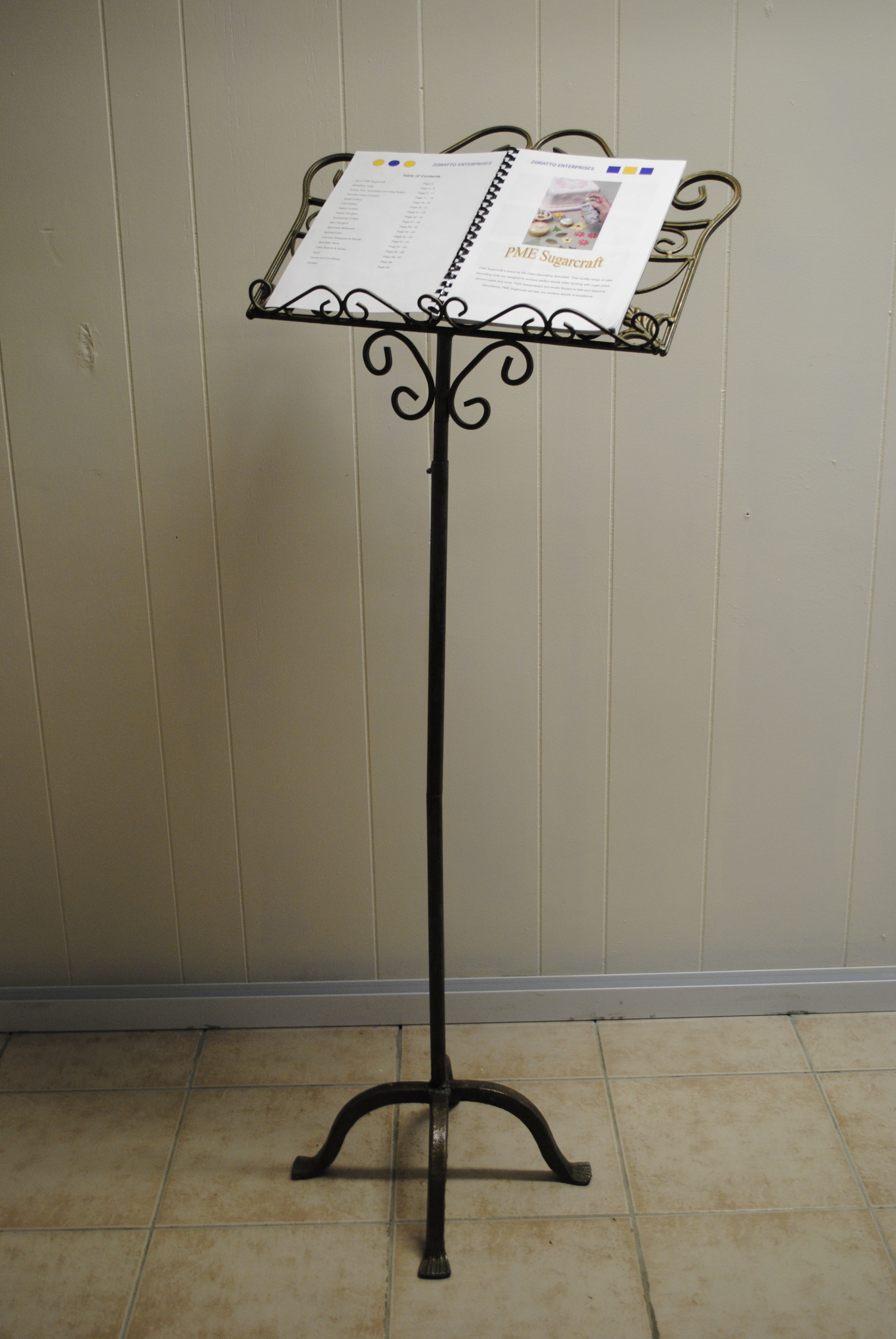 MUSIC STAND/LECTURN