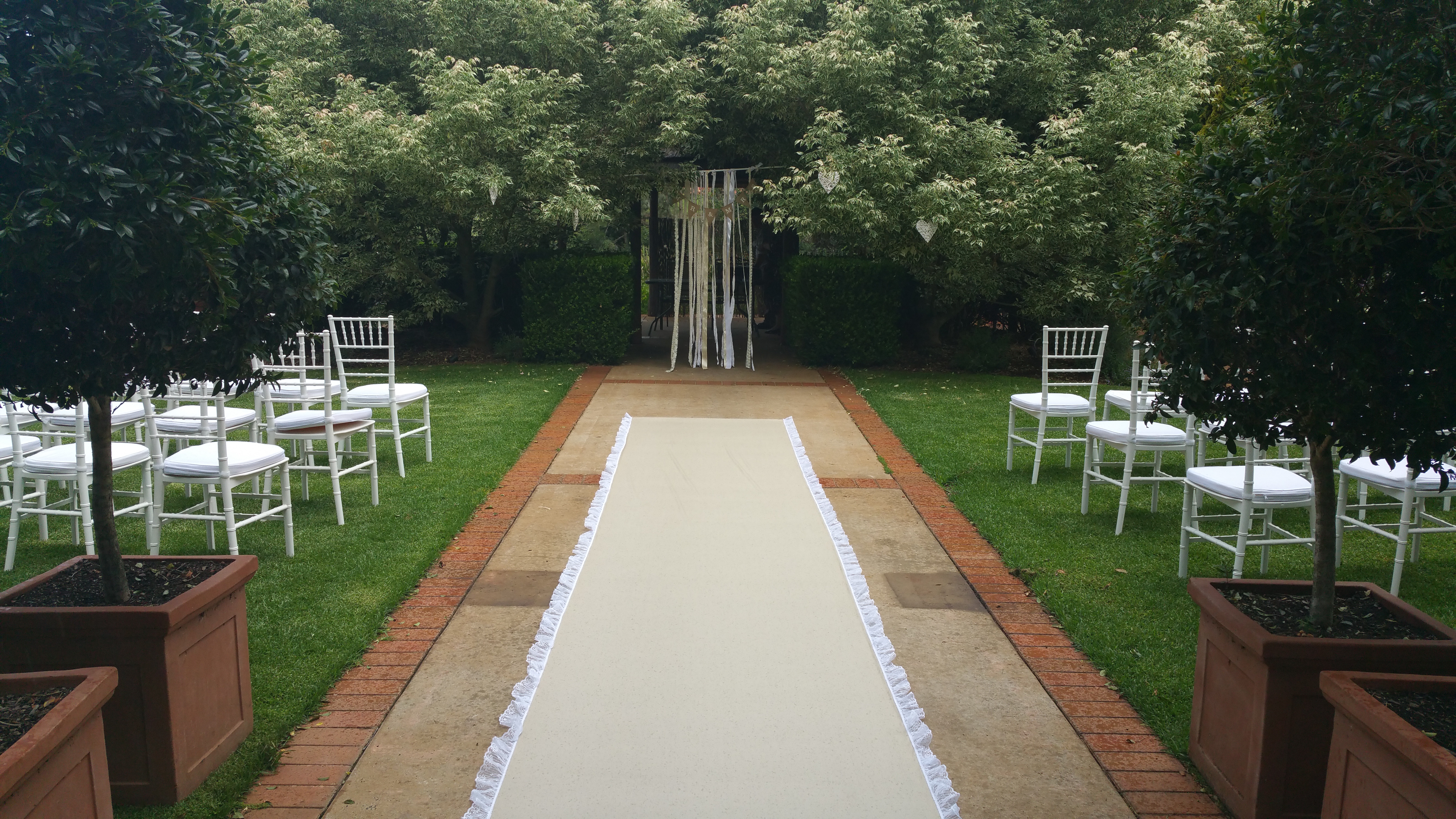 LINEN AND LACE RUNNER