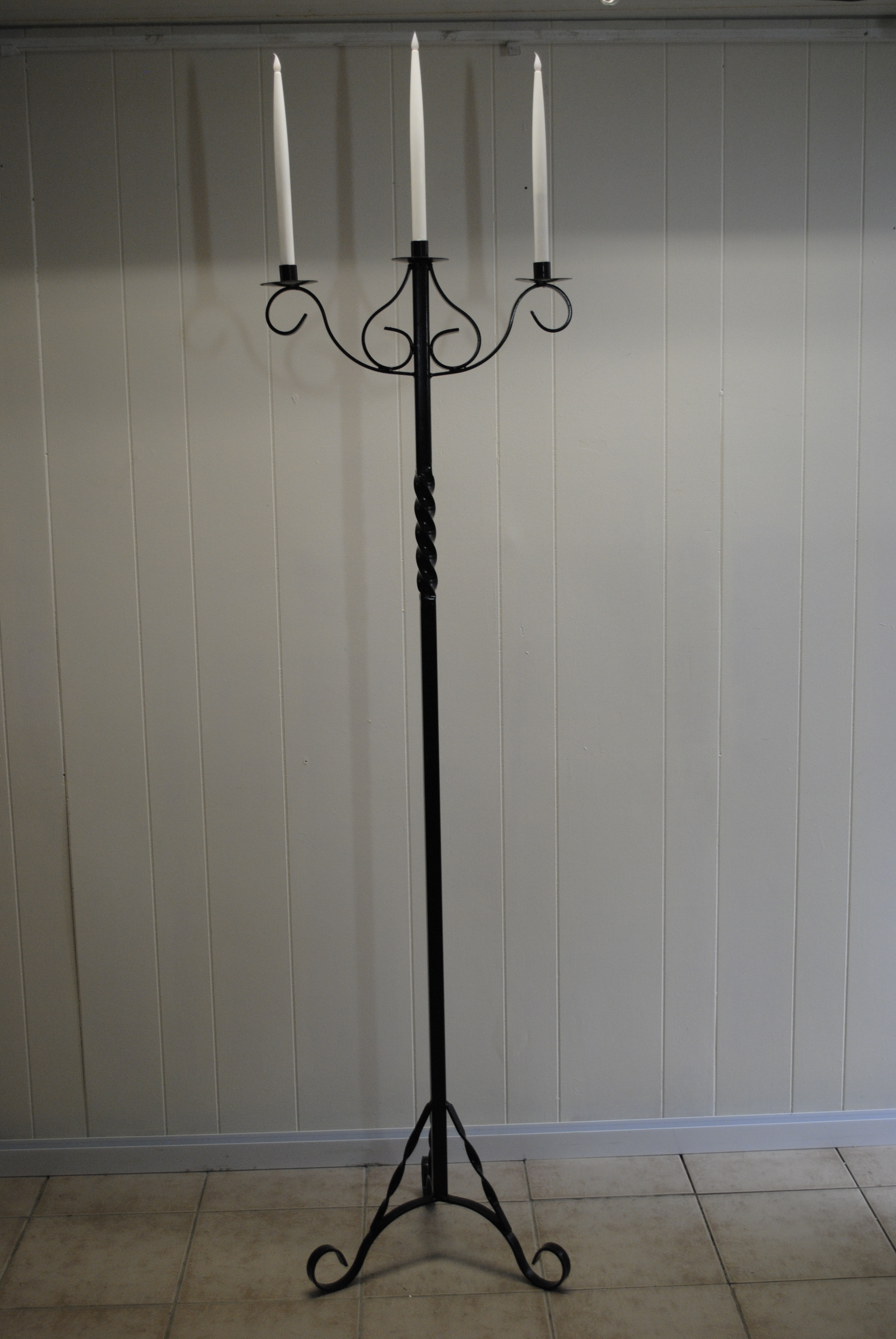 3 BRANCH BLACK FLOOR