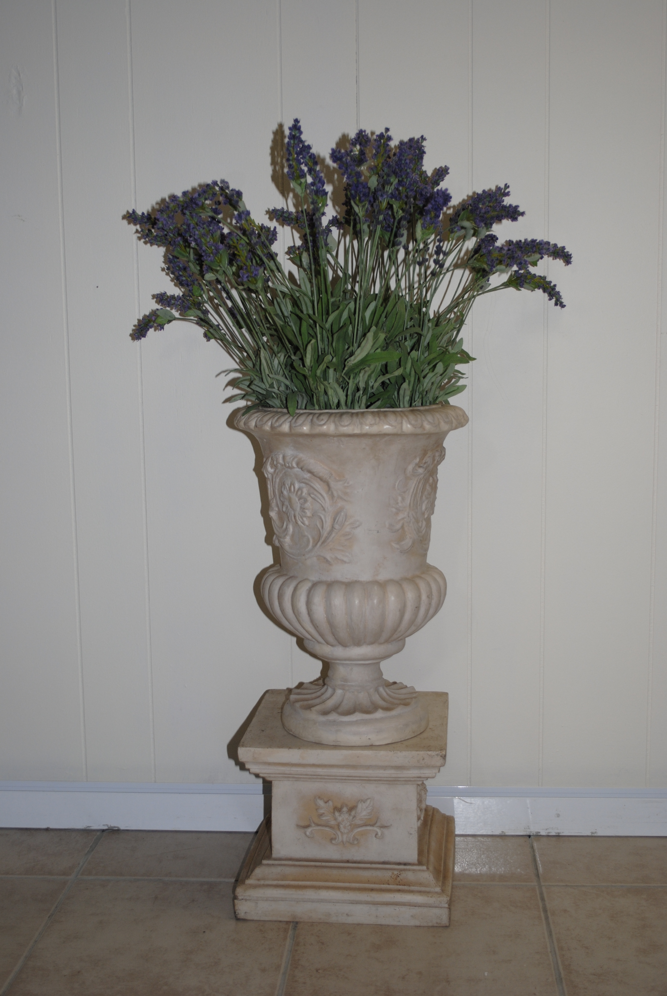VICTORIAN URN ( decorative ) WITH ARRAGEMENT