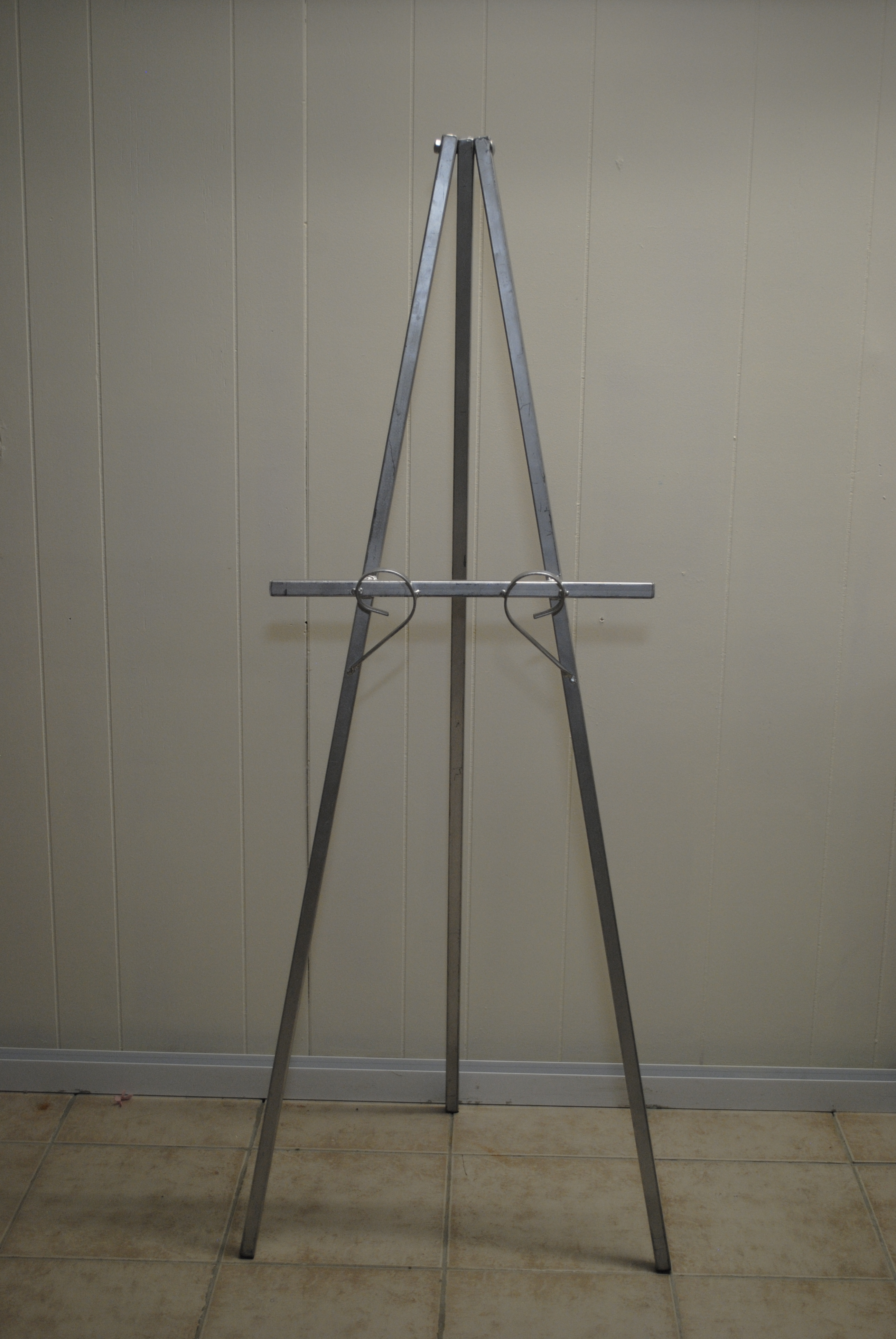 FLOOR EASEL SILVER
