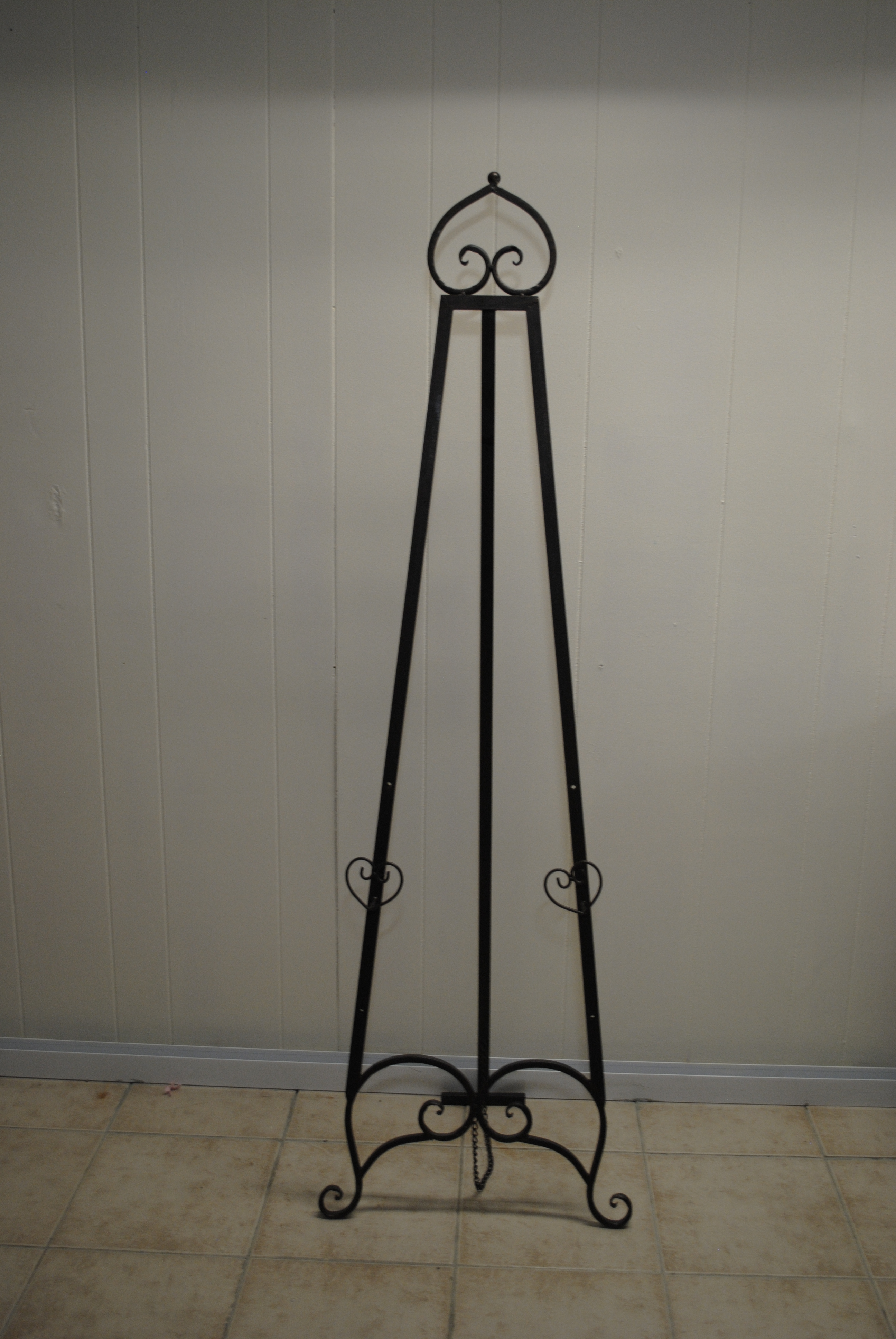 FLOOR EASEL BLACK HEART