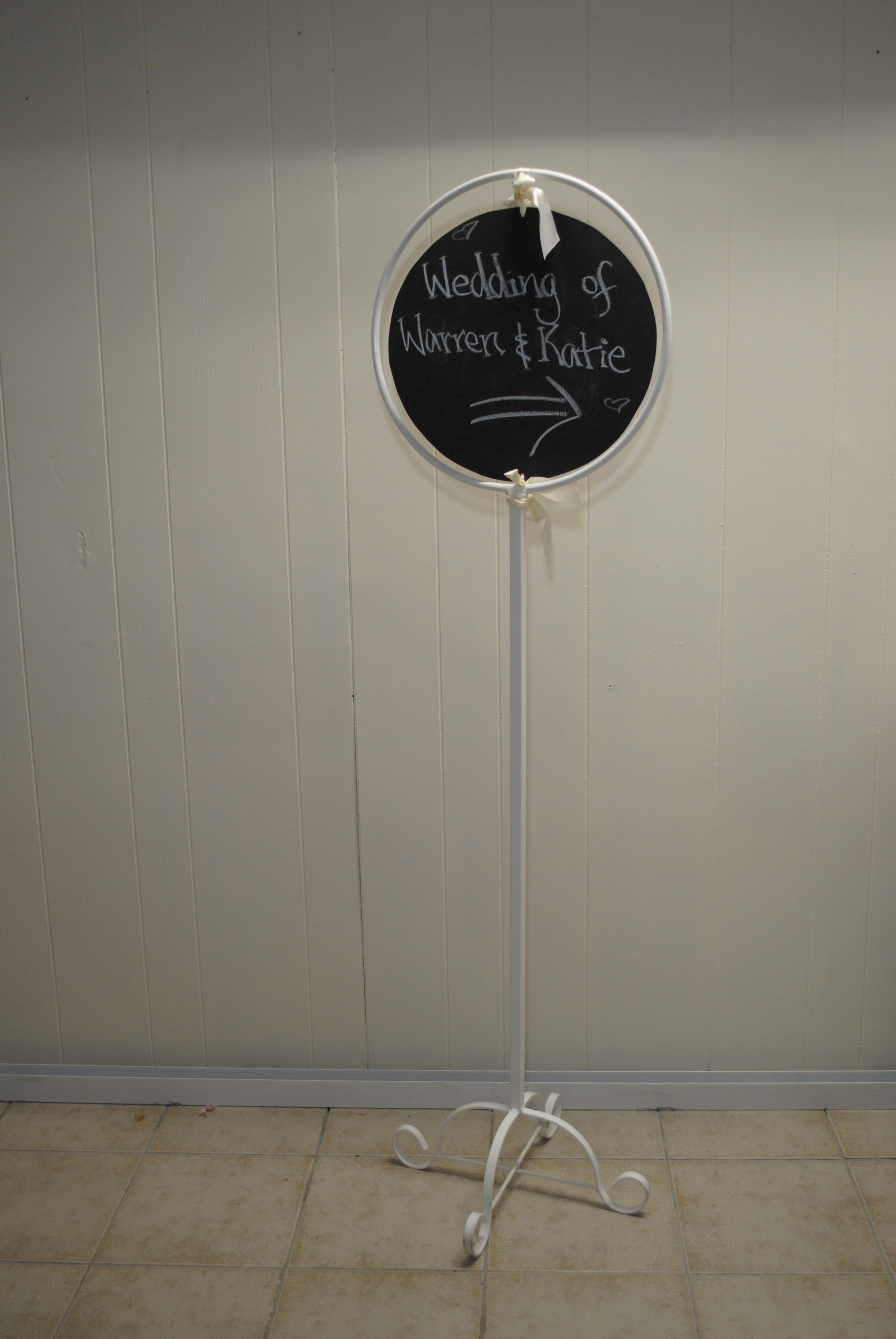 ROUND/ CIRCLE BLACKBOARD STAND