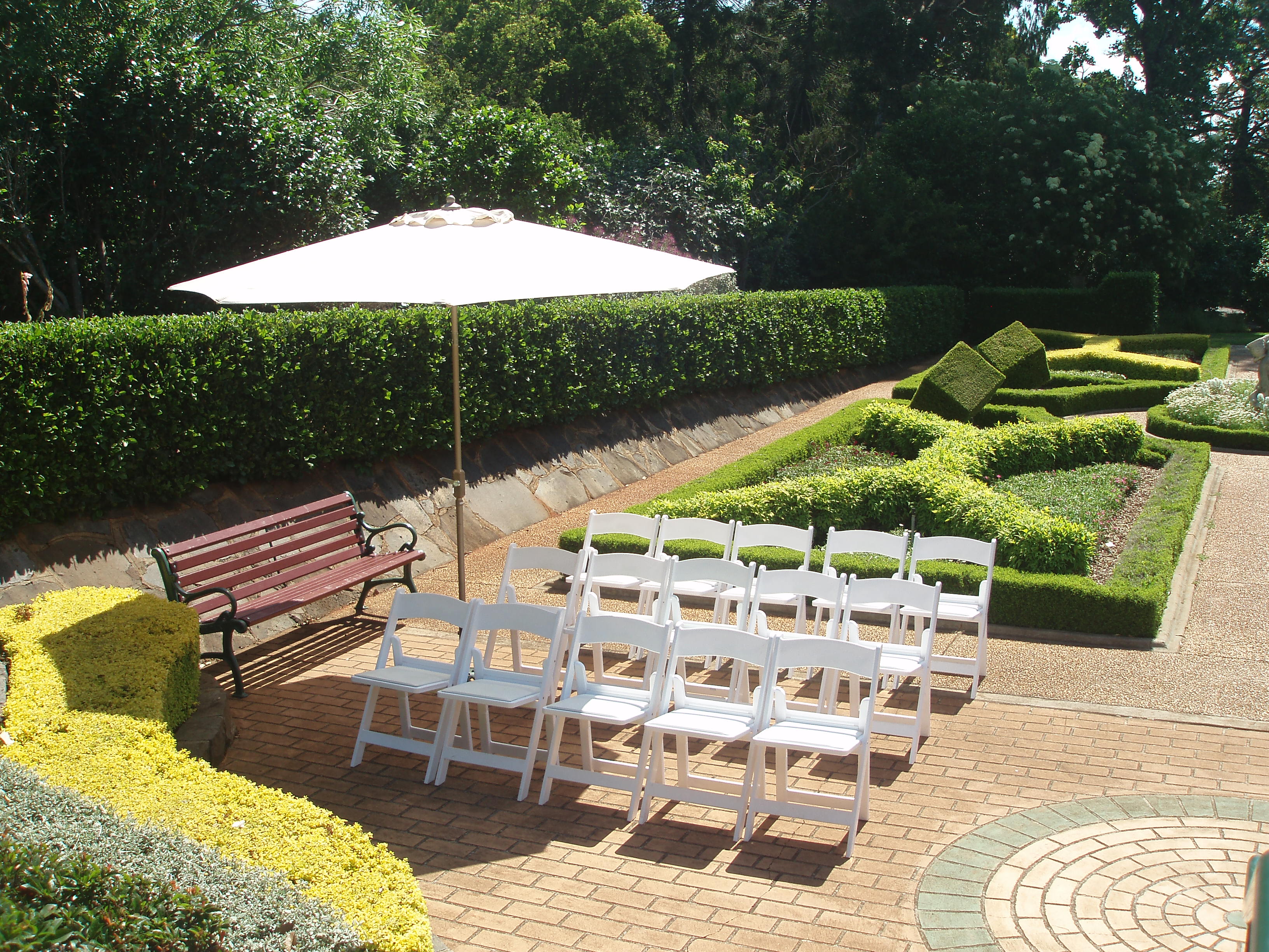 SHADE UMBRELLAS/ NATURAL