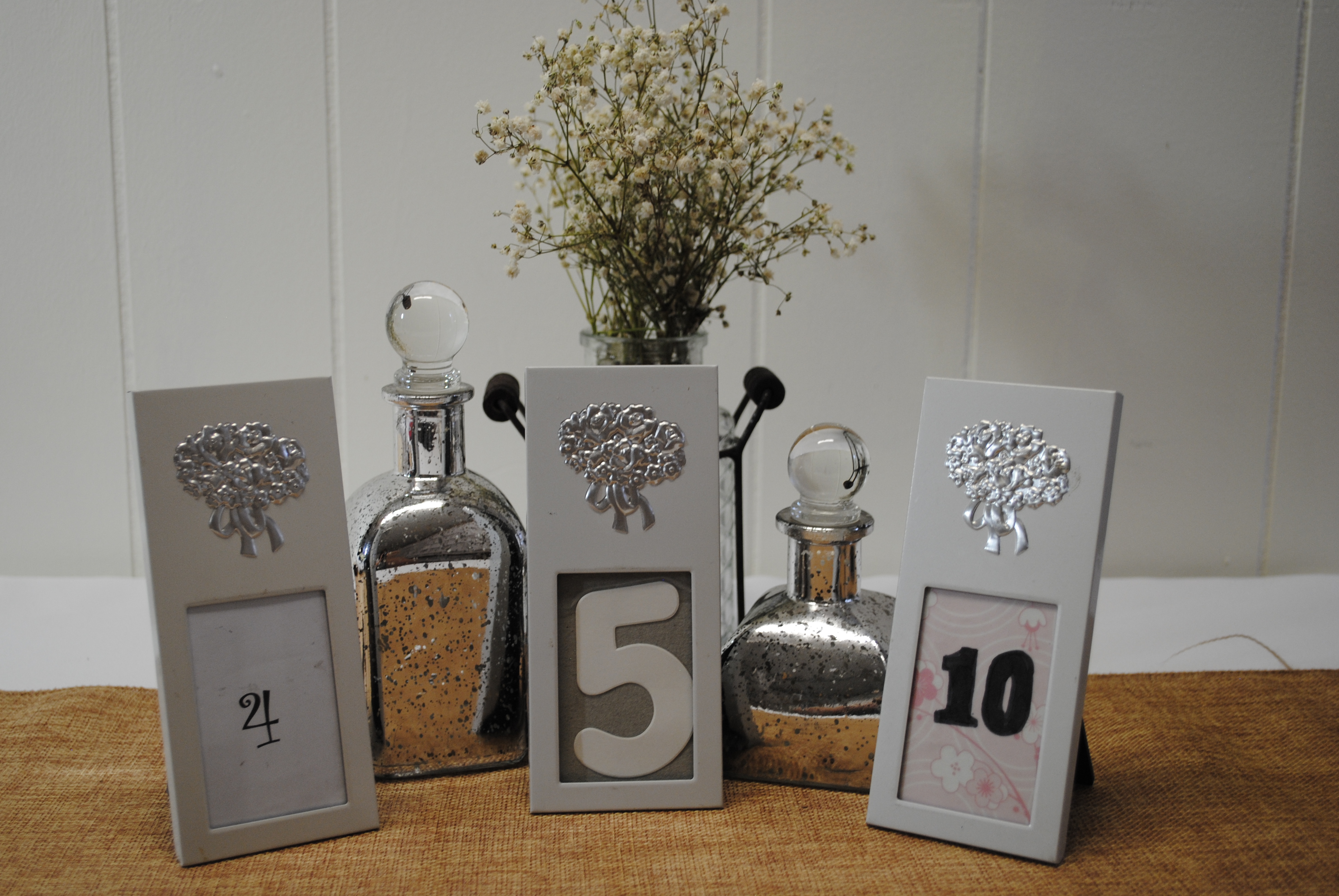 TABLE NUMBERS BOUQUET FRAME