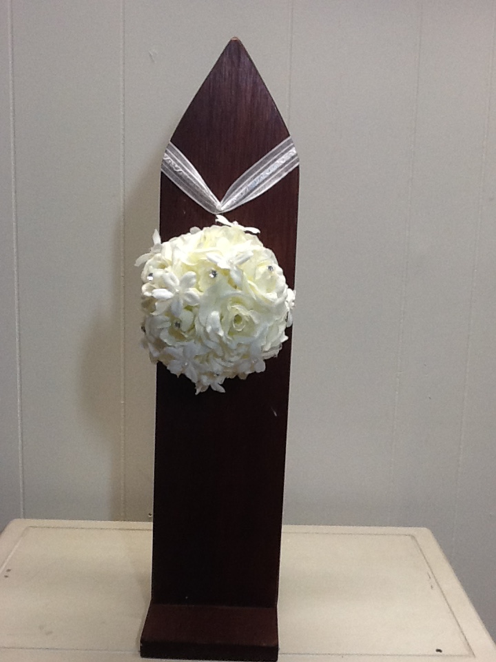 ROSE BALL PEW BOWS WHITE