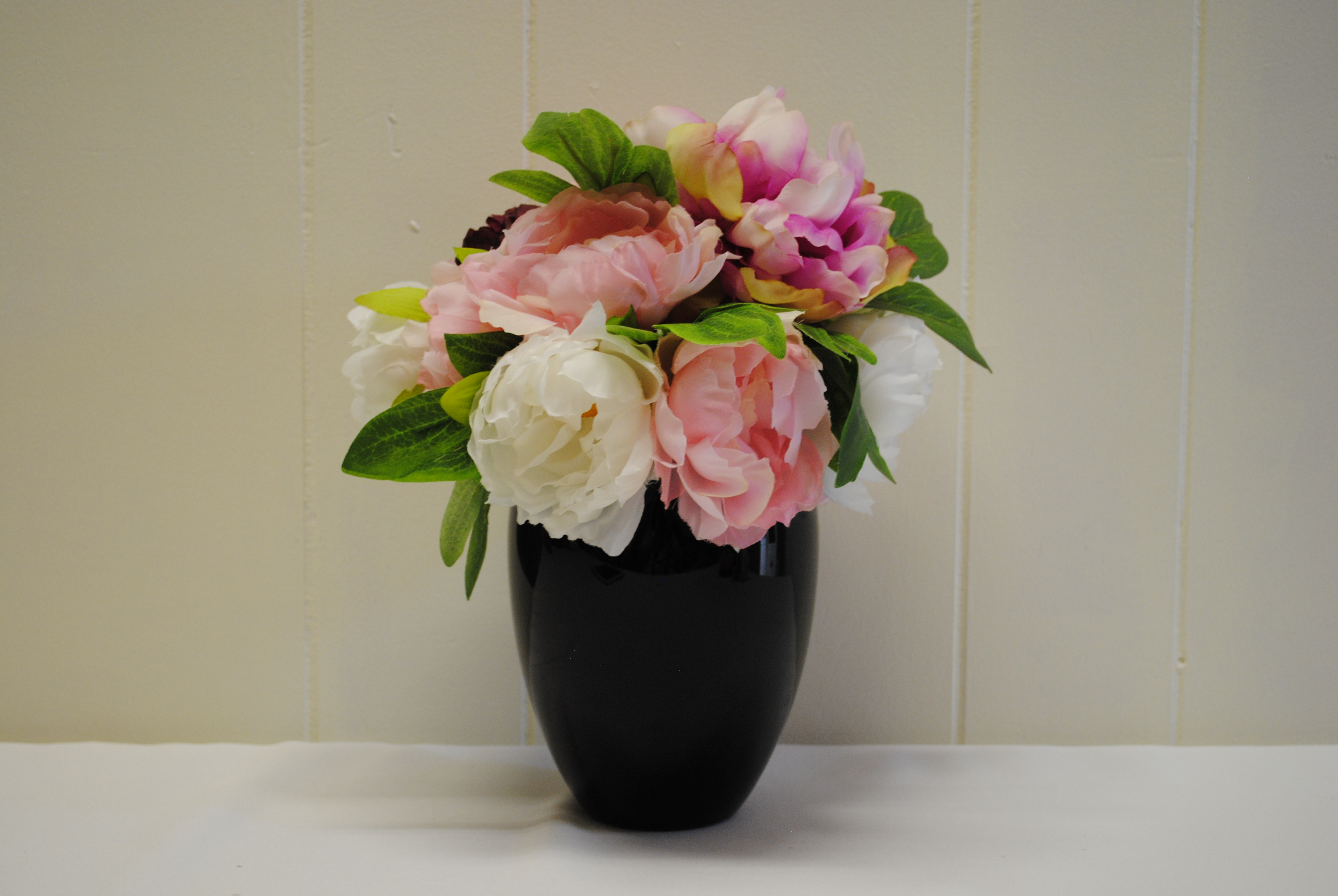 SMALL VASE WITH ARRANGEMENT