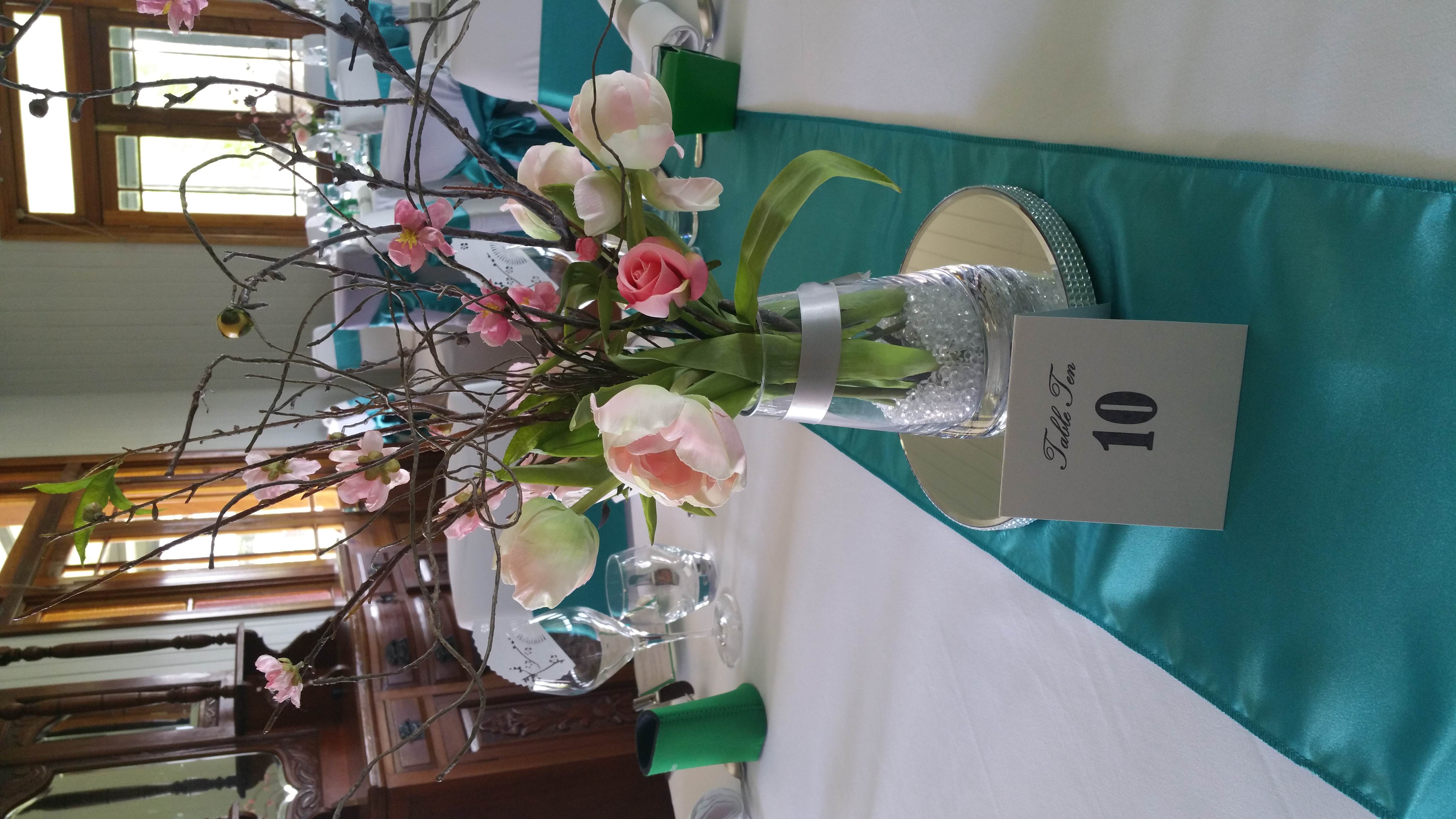 SMALL VASE WITH ARRANGEMENT