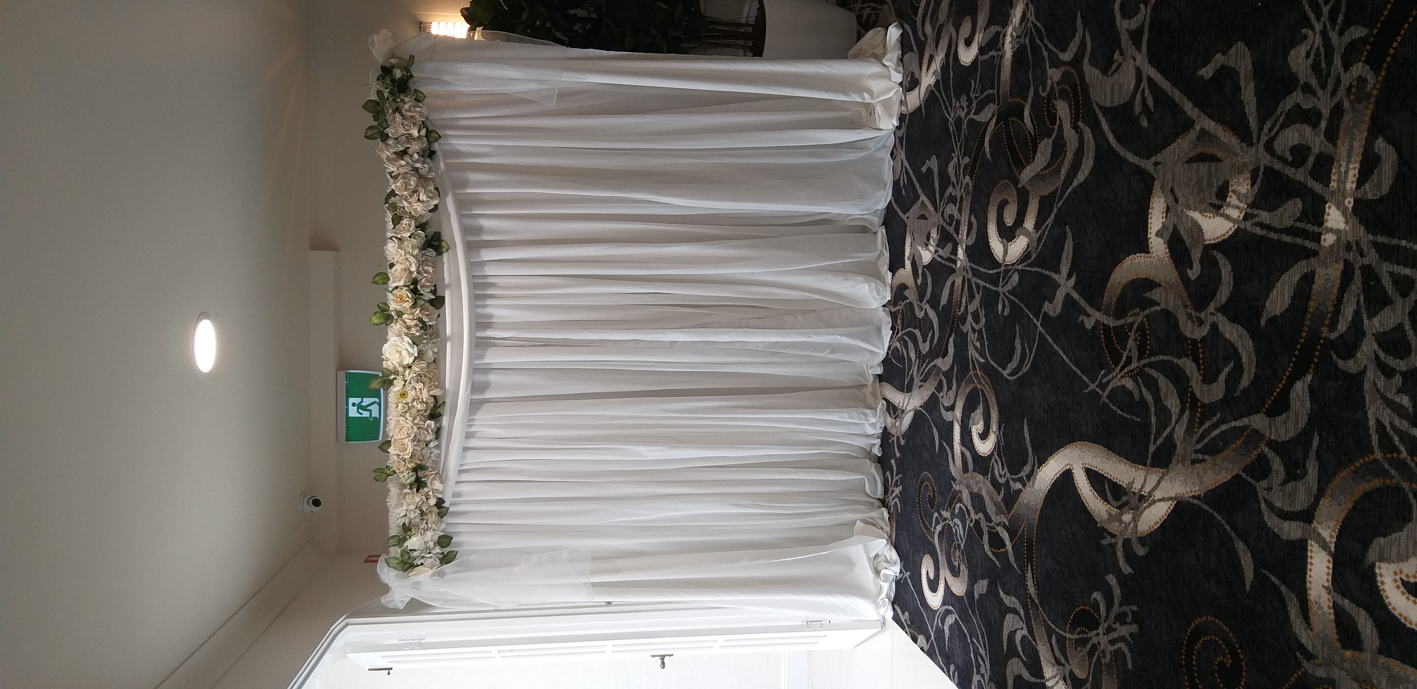 BACKDROP WITH FLORAL TOP