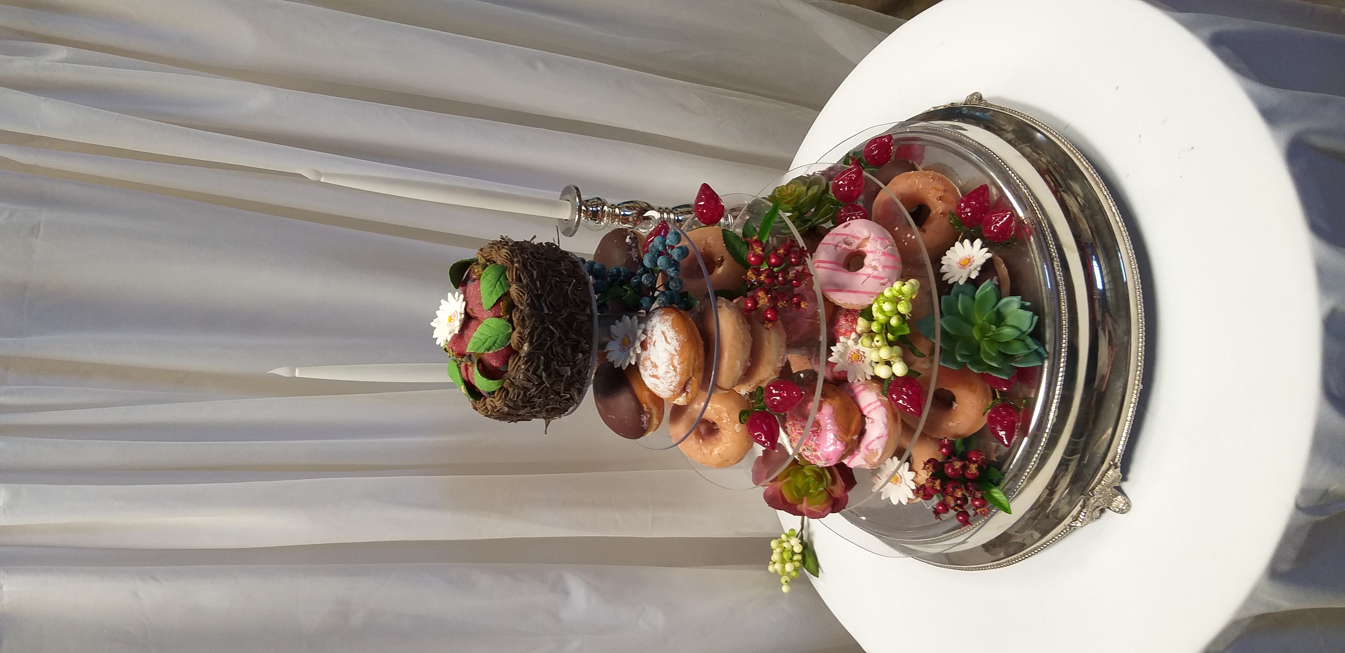 5 TIER ROUND CLEAR - With Scroll Base