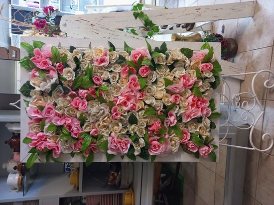 FLORAL FRAME ON EASEL PINK AND WHITE