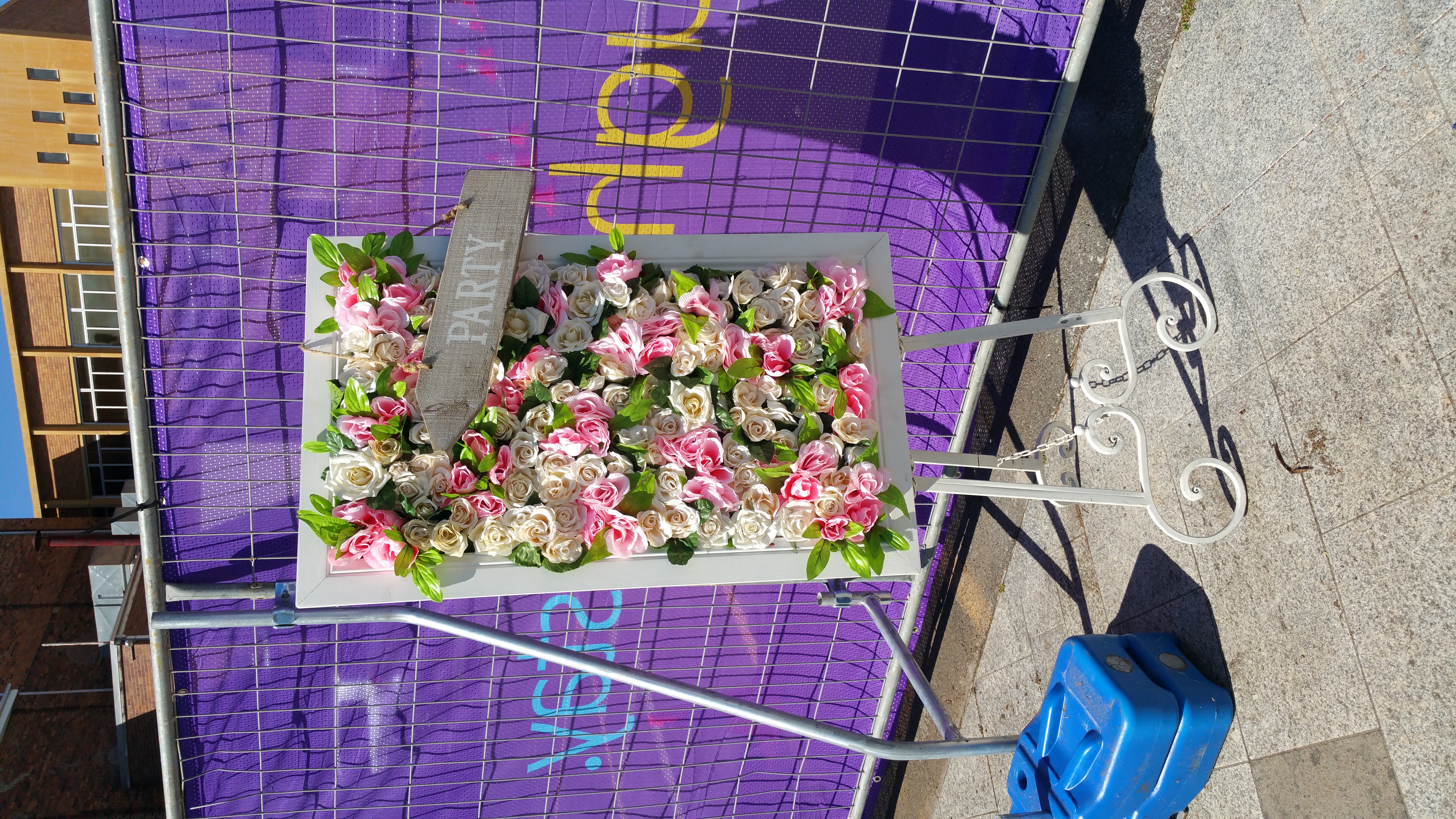 FLORAL FRAME ON EASEL PINK AND WHITE