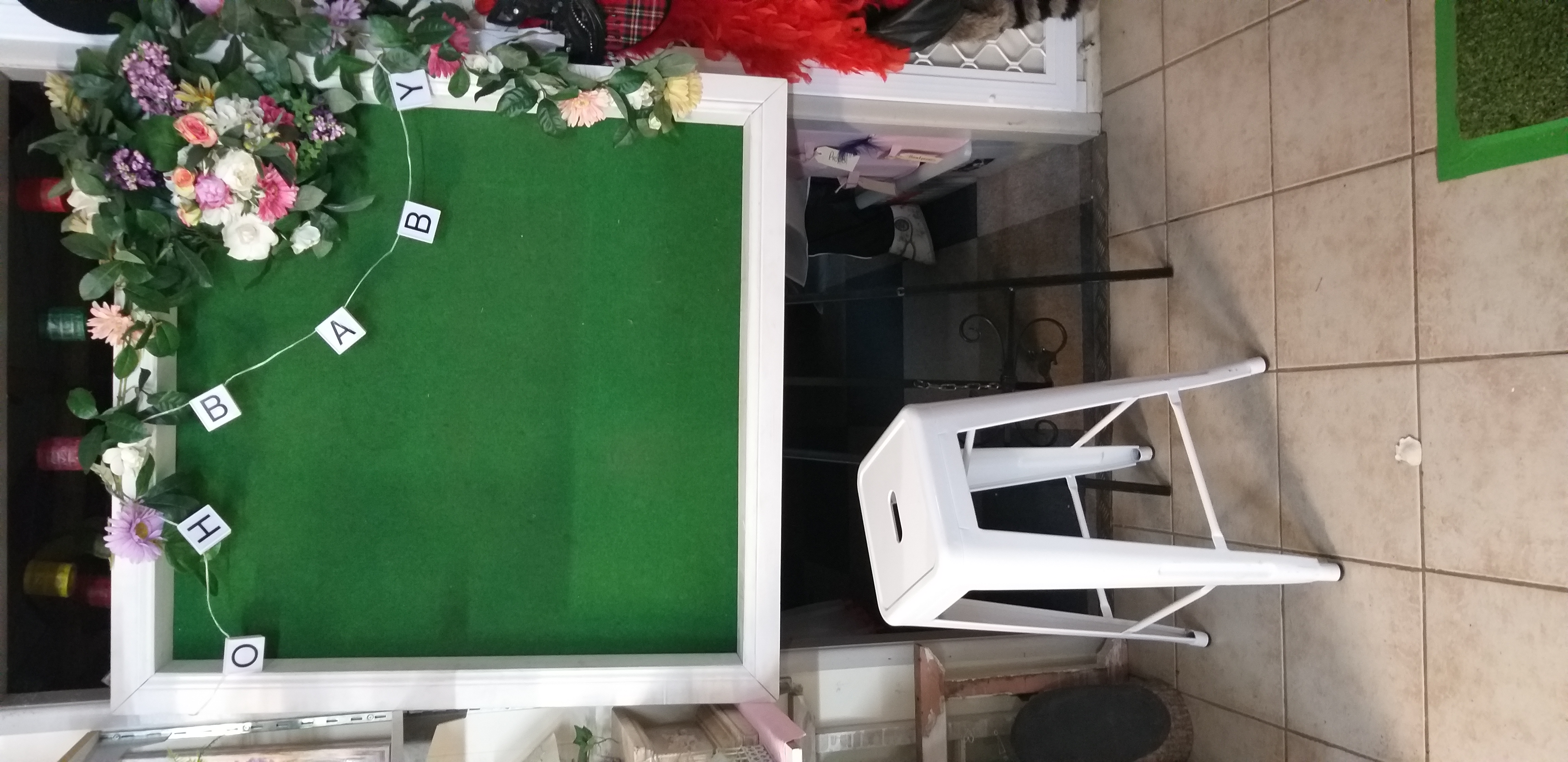 FLORAL FRAME GREEN ON EASEL