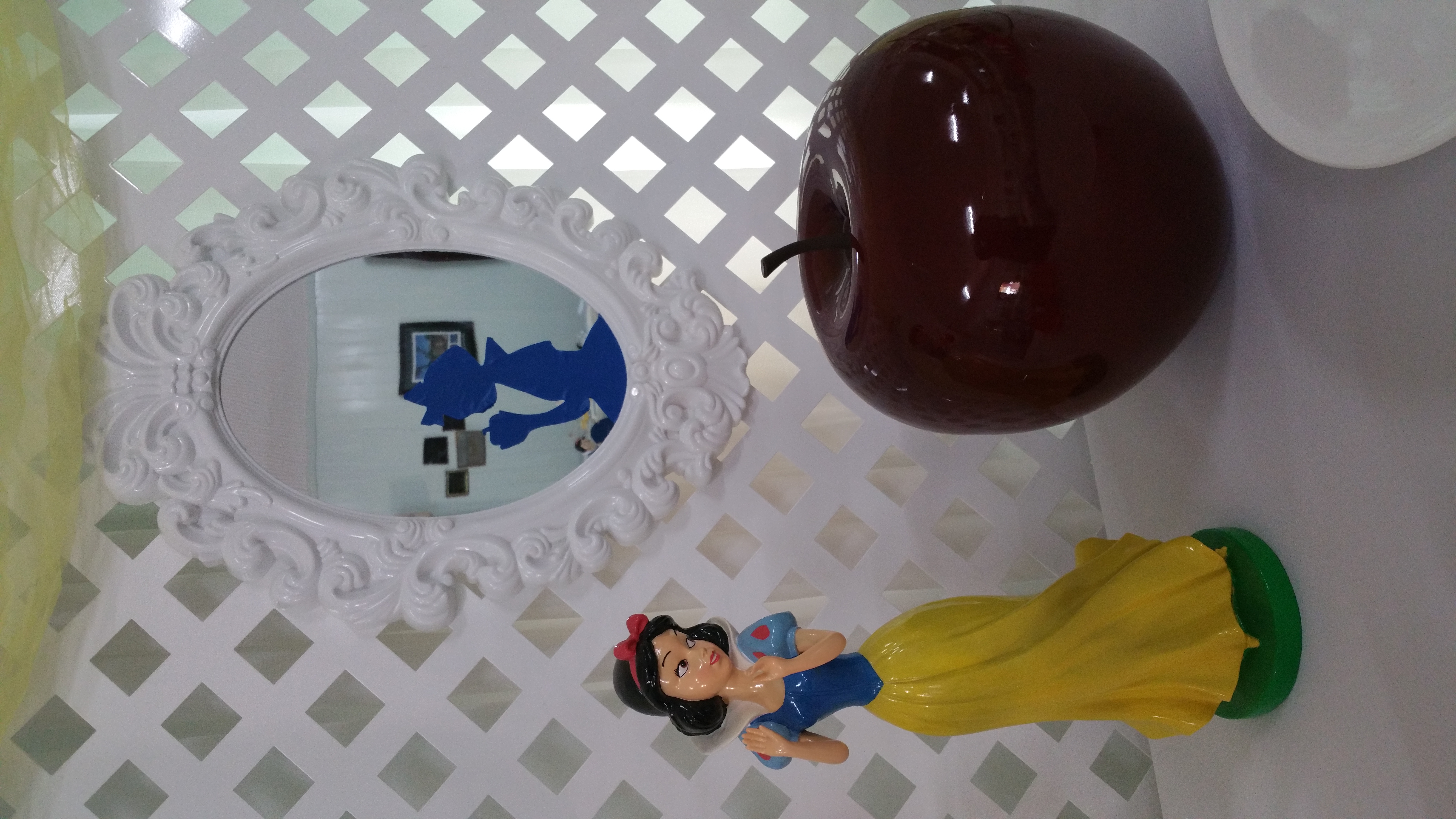 SNOW WHITE THEME PARTY