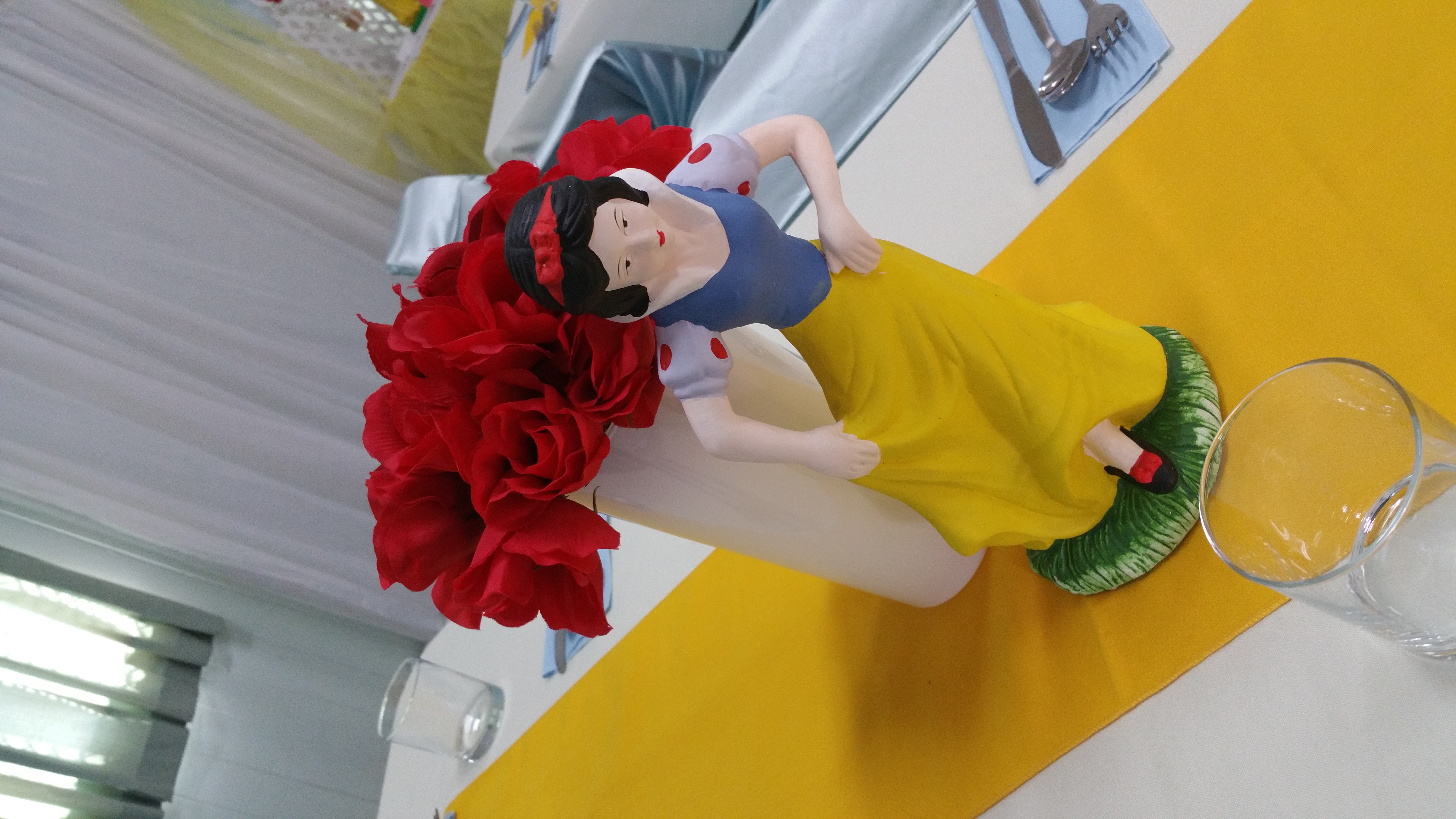 SNOW WHITE THEME PARTY