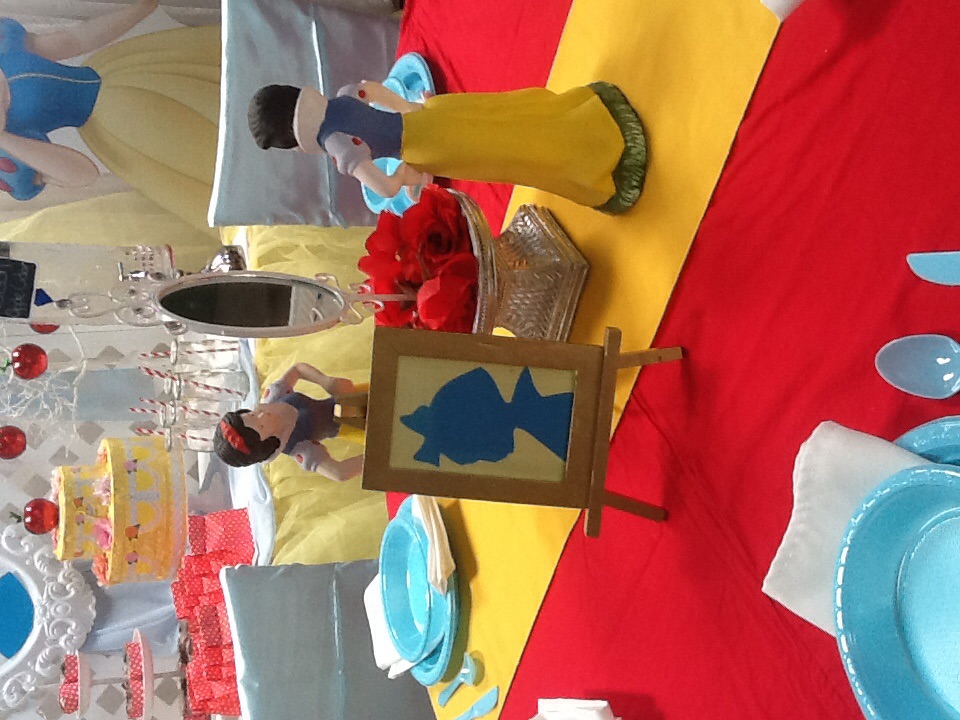 SNOW WHITE THEME PARTY